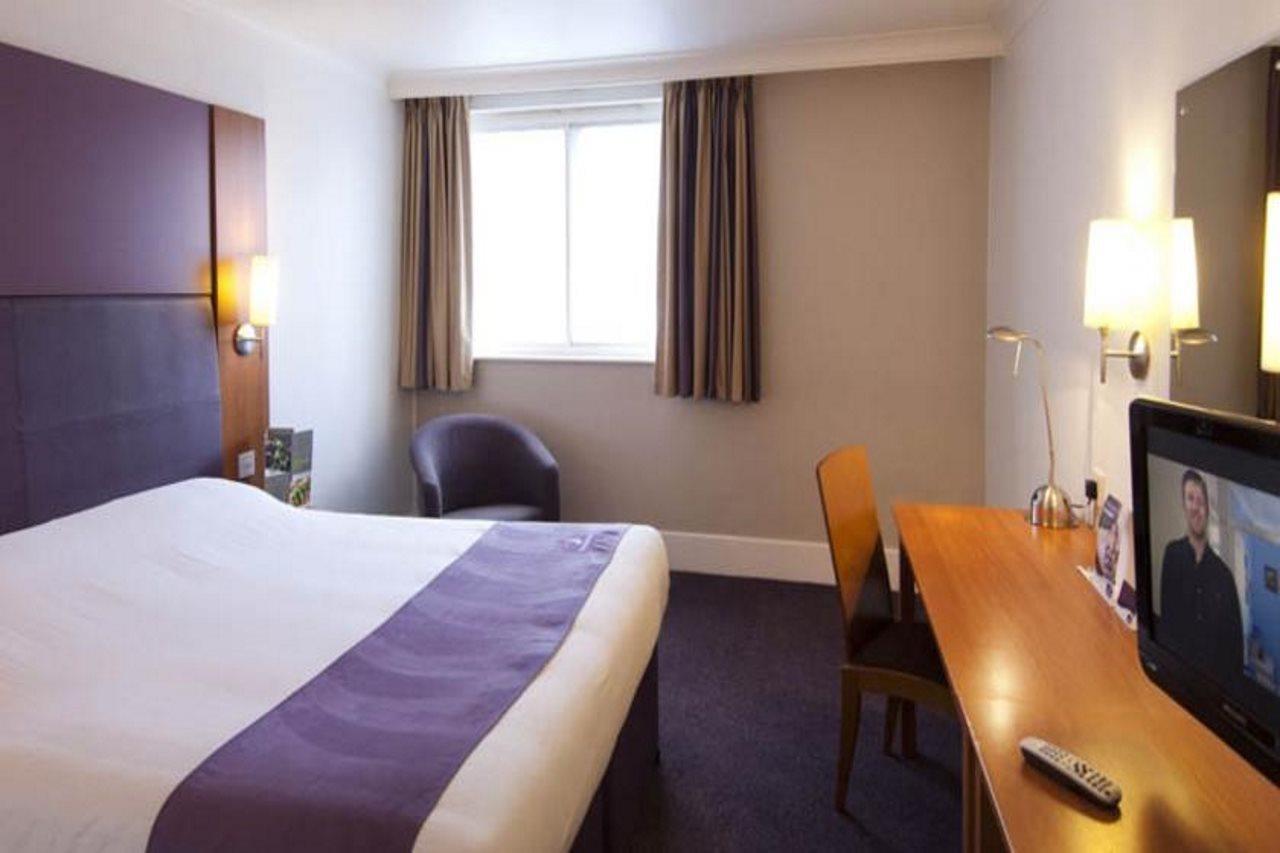 Premier Inn Lymington Buitenkant foto